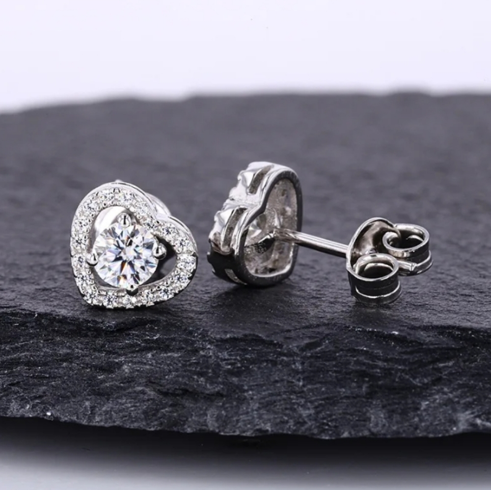 Certified 1ct VVS1 Moissanite Heart Stud Earrings - Picture 4 of 8